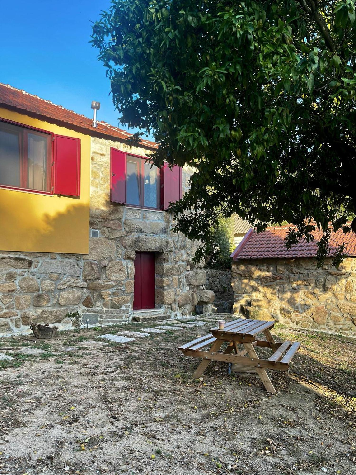 Nascente, Place In Nature Next To A Waterfall Loureiro  Esterno foto